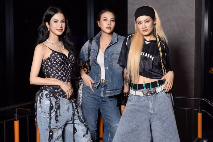 Nhóm bạn thân của Đàm Thu Trang ăn mặc cá tính, gợi cảm mỗi khi hội ngộ. Hiện tại, các thành viên trong nhóm đều có cuộc sống sang chảnh.