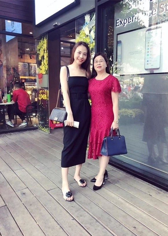 Đàm Thu Trang thừa hưởng nhiều nét đẹp của mẹ. Ảnh: Người Đưa Tin.