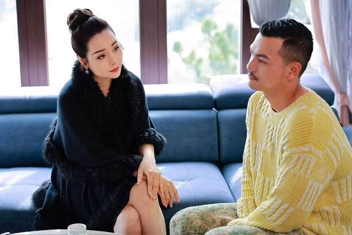 Gần đây, trong phim Mặt trời lạnh, Vũ Tuấn Việt đóng vai Tuấn Trần- con trai Mai Thu Huyền. Không ít khán giả đánh giá nhân vật của Vũ Tuấn Việt khá dừ. Ảnh: FB Mai Thu Huyền.