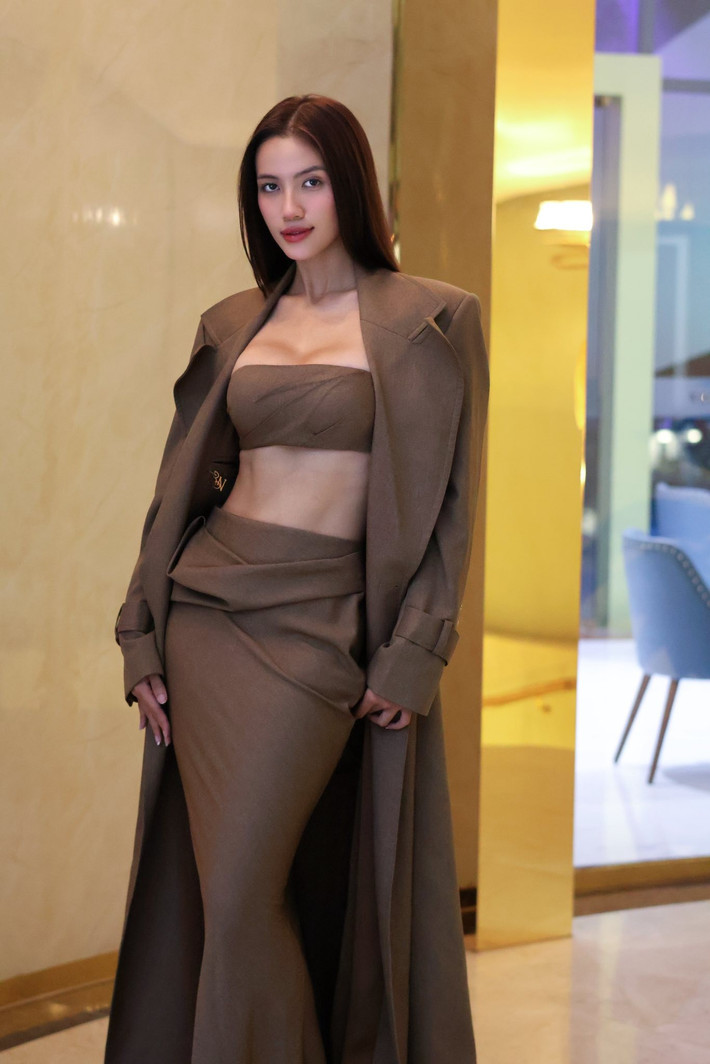 Á hậu Minh Nhàn có học vấn đáng nể. Cô có IELTS 8.0. Ảnh: FB Minh Nhàn.