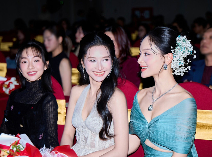 Lan Phương bày tỏ: "Bộ phim Đồng hồ đếm ngược là dự án đầu tiên Phương quay trở lại sau 2 năm mang thai và sinh con. Phương quay phim vào giai đoạn khó khăn nhất của mình. (Quay trước cả bộ phim Gió ngang khoảng trời xanh)".