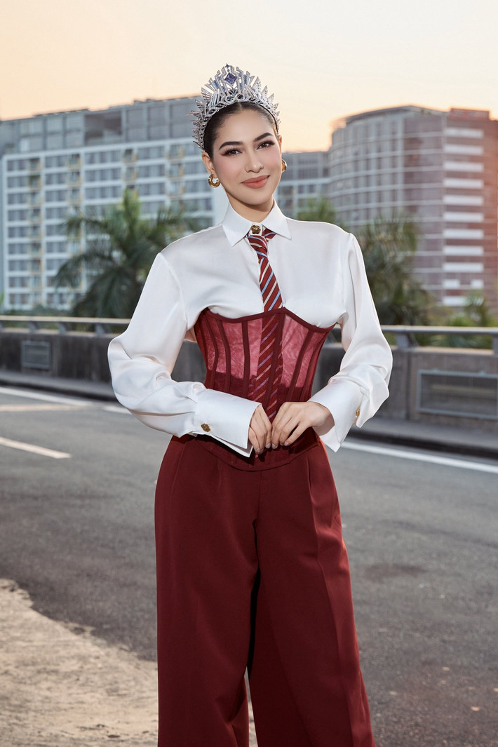 Ngày 26/1, Chelsea Fernandez đáp chuyến bay từ Việt Nam về Philippines sau 1 tháng đoạt danh hiệu Á hậu Miss Cosmo 2025. Ảnh: FB Chelsea Fernandez.