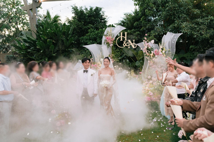 Theo Vietnamnet, Hồ Quang Hiếu tổ chức tiệc cưới tại 1 resort sang trọng ở TP HCM.