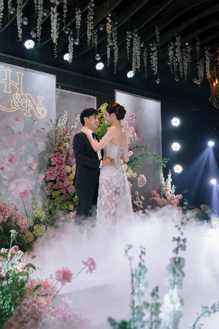 Tuệ Như nói lời thề nguyện: "Với em, anh không chỉ là chồng, mà còn là bạn đồng hành, là người để em chia sẻ mọi niềm vui nỗi buồn".