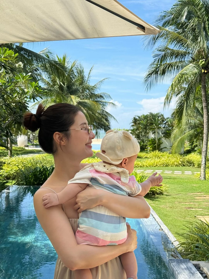 Đến nay, con trai Diễm My chưa lộ diện hoàn toàn. Ảnh: Instagram Diễm My.