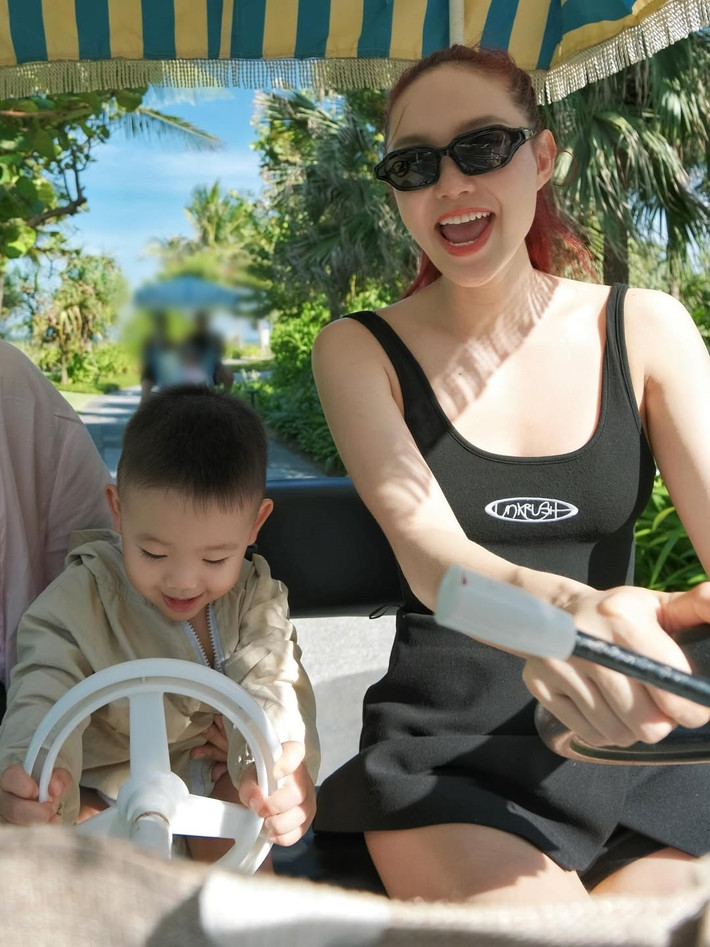 Con trai Minh Hằng năm nay 2 tuổi, có vẻ ngoài bụ bẫm, đáng yêu, ngày càng tinh nghịch. Ảnh: Instagram Minh Hằng.