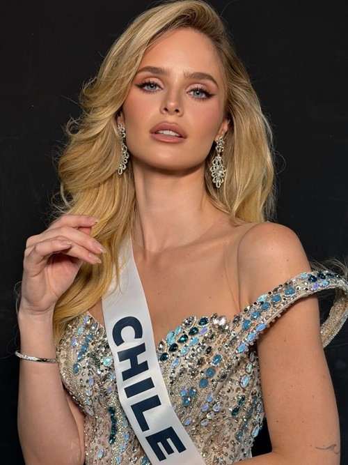 "Tôi cho rằng trở thành vợ không khiến tôi bị tự do, việc độc thân không khiến cuộc sống của tôi kém trọn vẹn, việc làm mẹ sẽ khiến chúng ta trở thành những người phụ nữ mạnh mẽ và tài giỏi hơn. Những điều tốt đẹp đang đến. Tôi đã sẵn sàng bước vào chương mới của cuộc đời". Ảnh: Instagram Inna Moll.