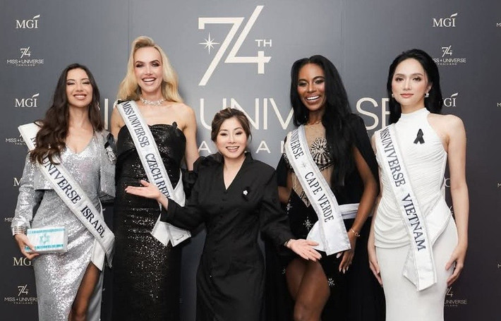 Đại diện Việt Nam đọ sắc các mỹ nhân Cộng Hoà Czech, Israel, Cape Verde. Ảnh: FB Hương Giang.