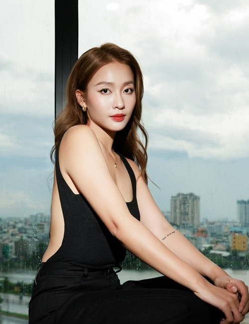 Khả Ngân đóng vai Linh trong phim Vạn dặm yêu em. Ảnh: FB Khả Ngân.