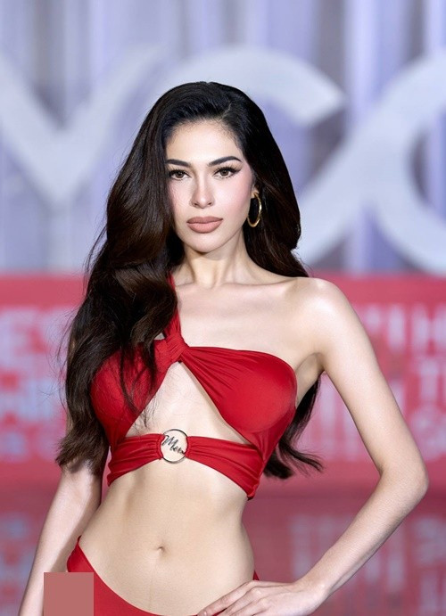 Chelsea miệt mài thi nhan sắc. Tham gia Miss Philippines Earth 2019, cô đoạt danh hiệu Miss Philippines Water 2019. Ảnh: FB Chelsea Fernandez.