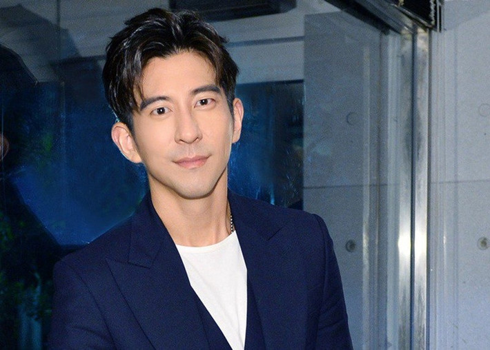 Theo Znews, diễn viên Tu Kiệt Khải bị đưa đến đồn cảnh sát trước cáo buộc trốn nghĩa vụ quân sự. Thông qua công ty quản lý, nam diễn viên lên tiếng xin lỗi, thừa nhận từng “nhất thời thiếu suy nghĩ” dẫn đến hành vi sai phạm. Ảnh: Vietnamnet.