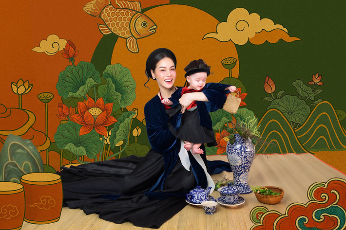 Nữ ca sĩ kiêm diễn viên diện đồ đôi cùng ái nữ. Ảnh: FB Nhật Kim Anh.