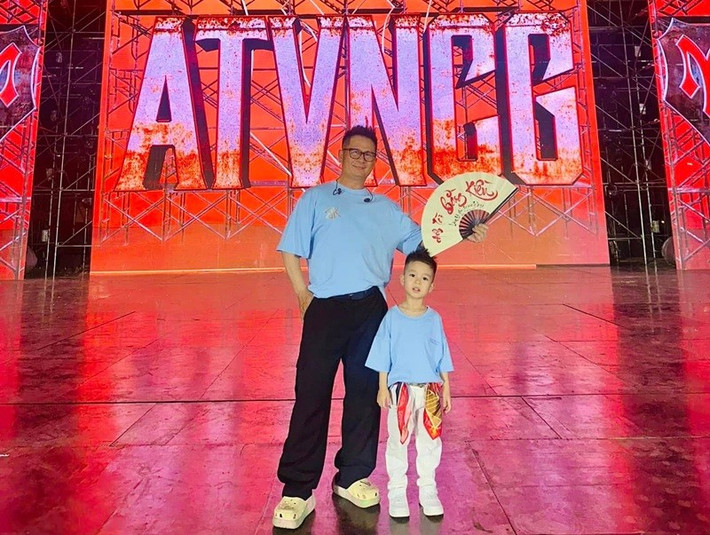 Mới đây, bé Benly Nguyễn - con trai của Bằng Kiều và Mai Linh xuất hiện trong concert Anh trai vượt ngàn chông gai Day 5. Ảnh: FB Benly Nguyễn.