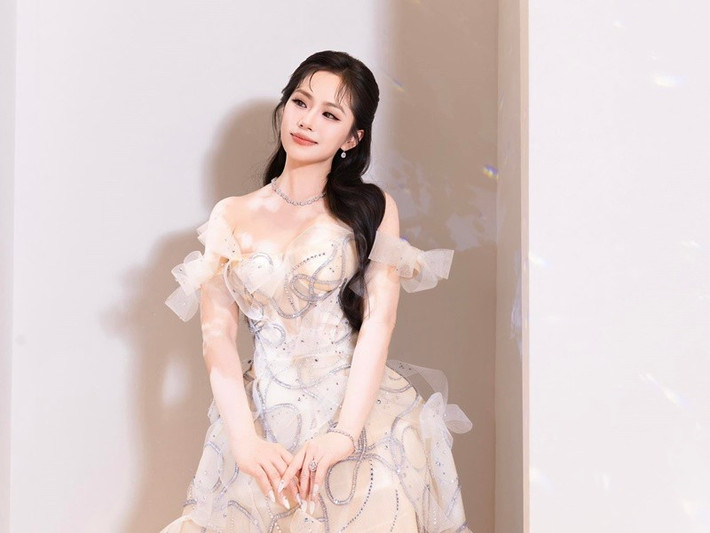 Lương Bích Hữu chia sẻ trên Người Lao Động, cuộc sống của cô tự do, an yên và hạnh phúc. Nữ ca sĩ còn tâm sự, cô biết chăm sóc bản thân hơn, biết cảm thông hơn, và yêu cuộc sống hơn.