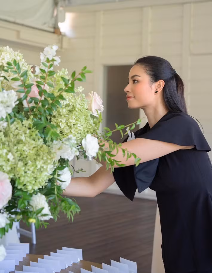 Theo Vietnamnet, Hoa hậu Hoàn vũ Việt Nam 2015 mong muốn mở nhiều chi nhánh cửa hàng hoa trong tương lai.