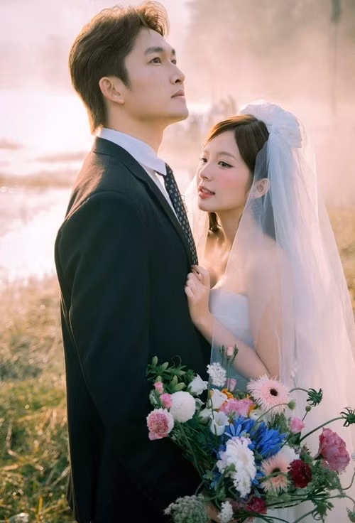 Vợ chồng Ngọc Huyền đã đi chụp ảnh cưới. Cặp đôi lựa chọn bối cảnh thiên nhiên. Ảnh: FB Ngọc Huyền.