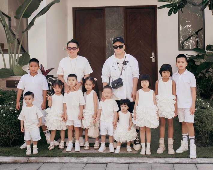 Đỗ Mạnh Cường cùng các con thường xuyên đi du lịch. Ảnh: FB Đỗ Mạnh Cường.