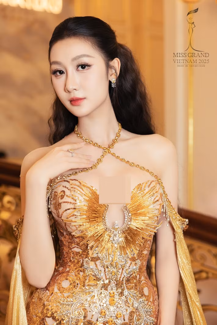 Sau khi đăng quang Miss Grand Vietnam 2024, Quế Anh thăng hạng nhan sắc.