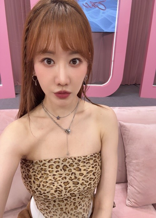 Hari Won từng hoạt động ở Hàn Quốc với vai trò thành viên nhóm Kiss. Ở Việt Nam nhiều năm qua, cô đóng phim, ca hát, tham gia các chương trình giải trí. Ảnh: FB Hari Won.