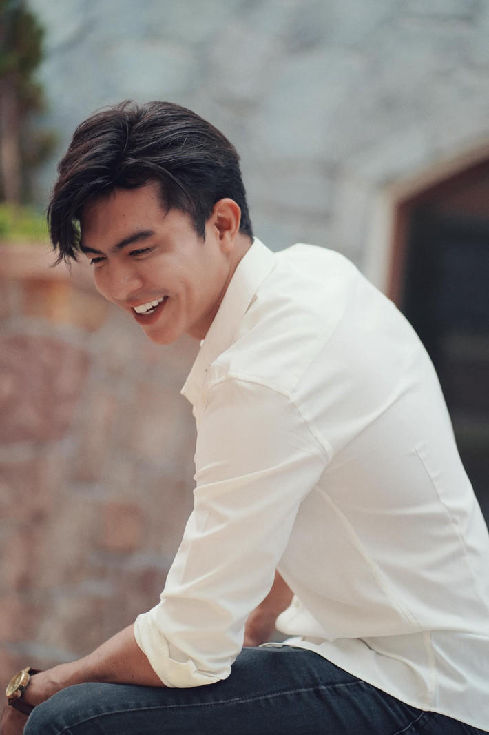 Vẻ điển trai ngời ngời của nam diễn viên sinh năm 1991 đốn tim nhiều khán giả. Ảnh: FB Steven Nguyễn.