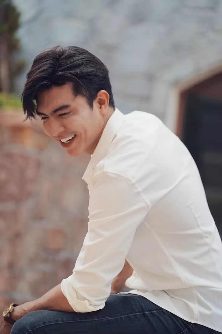 Vẻ điển trai ngời ngời của nam diễn viên sinh năm 1991 đốn tim nhiều khán giả. Ảnh: FB Steven Nguyễn.