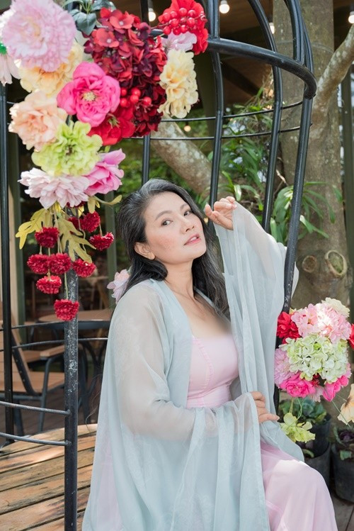 Nữ diễn viên phim Mùa len trâu chuộng trang phục gợi cảm ở đời thường. Ảnh: FB Kiều Trinh.