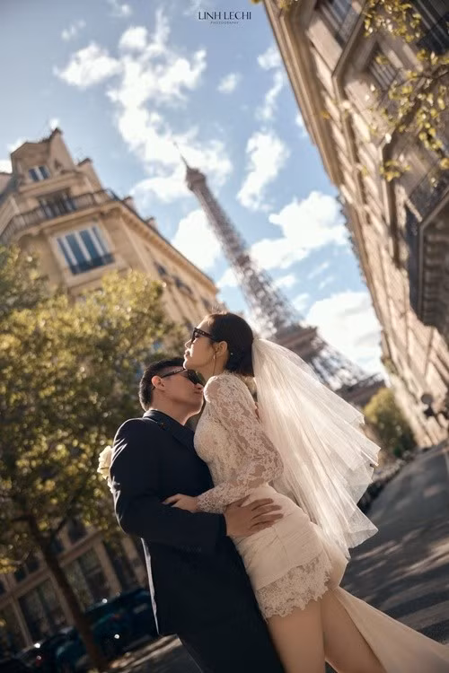 Nàng hậu còn đăng tải status tiếng Anh với nội dung tạm dịch: "Không cần lời hoa mỹ. Chỉ cần tình yêu lớn". Ảnh: FB Đỗ Thị Hà.