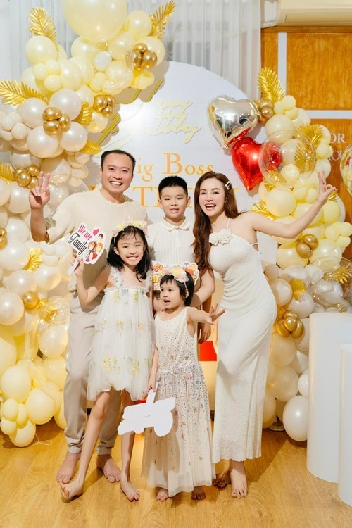 Ca sĩ Vy Oanh bí mật tổ chức sinh nhật dành cho doanh nhân Lê Thiện trong biệt thự 1.400m2 ở TP HCM. Ảnh: FB Vy Oanh.