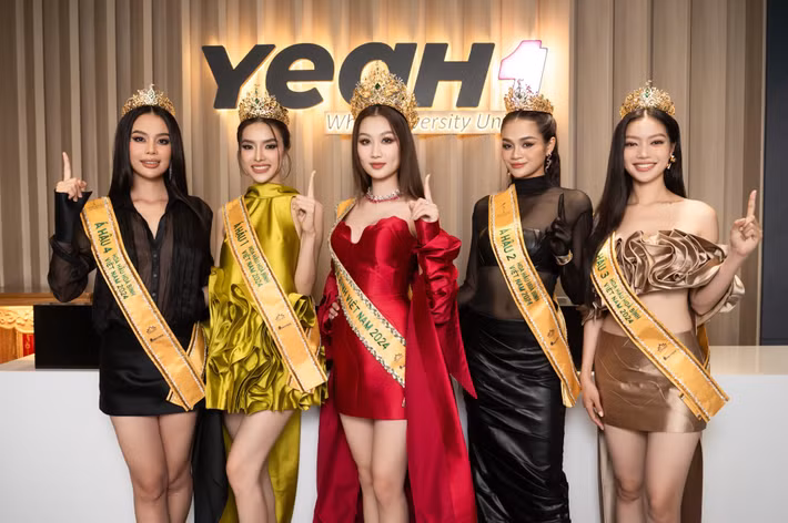Tháng 8/2024, Võ Lê Quế Anh đăng quang Miss Grand Vietnam - Hoa hậu Hòa bình Việt Nam. Hạnh Nguyên đoạt danh hiệu á hậu 1. Thu Hiền đoạt danh hiệu á hậu 2. Danh hiệu á hậu 3 thuộc về Bích Tuyền. Danh hiệu á hậu 4 thuộc về Ánh Vương. Ảnh: Yeah1.