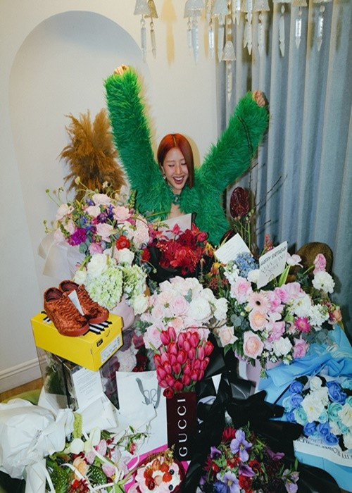 Quỳnh Anh Shyn mạnh tay mua sắm hàng hiệu cho bản thân. Ảnh: FB Quỳnh Anh Shyn.