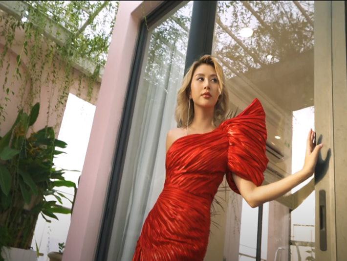 Căn hộ của Quỳnh Anh Shyn rộng rãi, mang tông màu hồng, nội thất sang trọng. Ảnh: FB Quỳnh Anh Shyn.