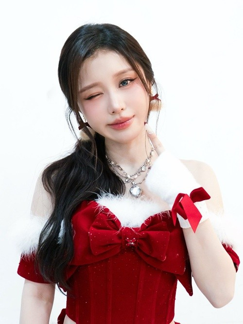 Bản hit đầu tiên giúp Han Sara ghi dấu ấn là ca khúc “Tớ thích cậu”. Sau đó, cô tiếp tục phát hành các sản phẩm như “Đếm cừu”, “Lỡ yêu mất rồi”, theo đuổi phong cách pop trẻ trung, phù hợp với khán giả trẻ.