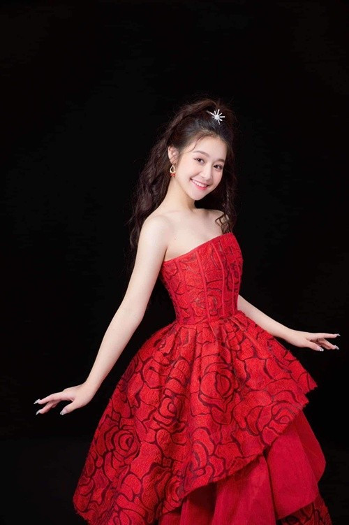 Nữ diễn viên sinh năm 2008 từng tham gia chương trình Đồ Rê Mí 2014, đoạt giải á quân Gương mặt thân quen nhí 2015. Ảnh: FB Bảo Ngọc.