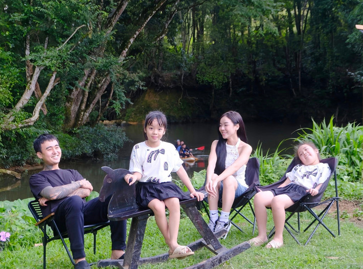 Theo Du Lịch TP HCM, Đạt G viết 2 ca khúc Con gái ba và Thiên thần ơi dành cho các con, lo từng bữa ăn, đưa đón từng buổi học. Ảnh: FB Bảo Ngọc.