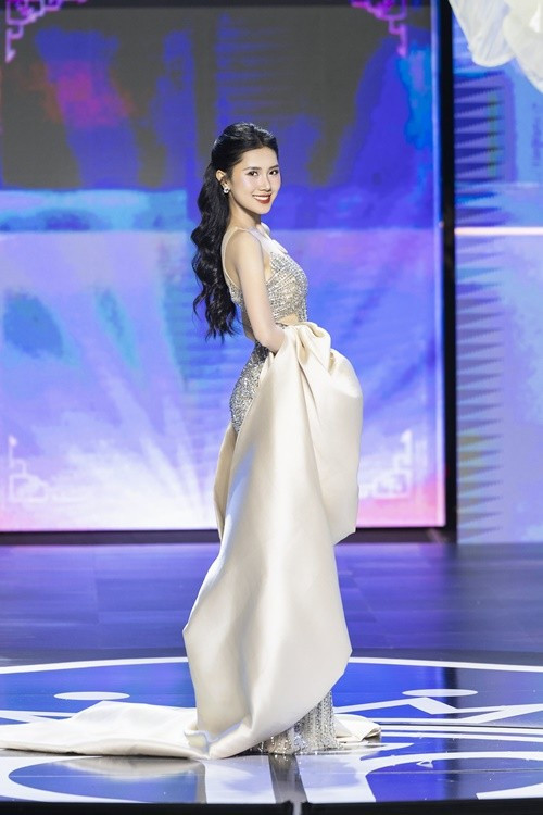 Bùi Thùy Nhiên từng tham gia Hoa hậu Hoàn vũ Việt Nam 2022 và Hoa khôi Nam Bộ 2022 trước khi vào chung kết Hoa hậu Việt Nam 2024. Hiện tại, cô tạm xếp thứ 7 trong cuộc đua Người đẹp được khán giả bình chọn nhiều nhất ở Hoa hậu Việt Nam 2024. Ảnh: Hoa hậu Việt Nam.