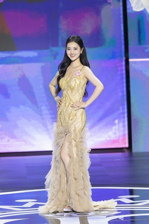 Hoàng Thị Tú Anh tạm xếp thứ 9 trong cuộc đua Người đẹp được khán giả bình chọn nhiều nhất ở Hoa hậu Việt Nam 2024. Cô cao 1m70, có số đo ba vòng 73- 62- 93cm. Ảnh: Hoa hậu Việt Nam.