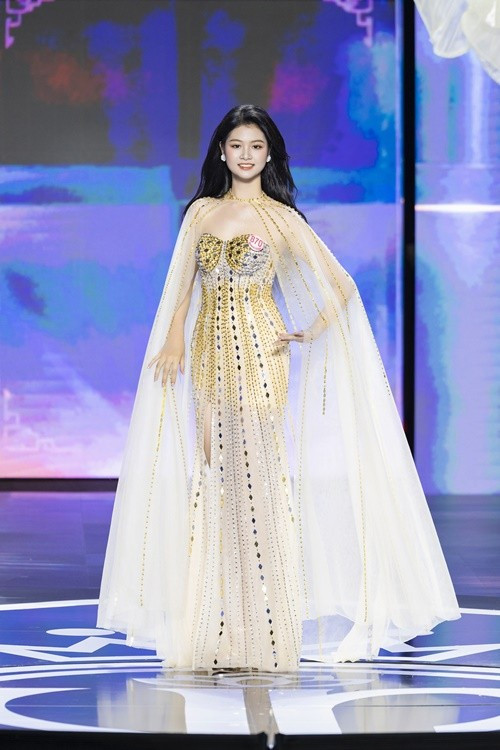 Hồ Ngọc Phương Linh tạm xếp thứ 8 trong cuộc đua Người đẹp được khán giả bình chọn nhiều nhất ở Hoa hậu Việt Nam 2024. Phương Linh cao 1m74, có số đo ba vòng 83- 67- 93cm. Ảnh: Hoa hậu Việt Nam.