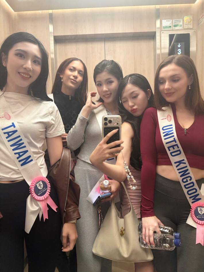 Trên trang cá nhân, Kiều Duy chia sẻ, bán kết Miss International 2025 sẽ diễn ra vào chiều nay (ngày 24/11).