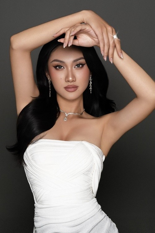 Theo Thế giới Điện Ảnh, Phương Linh từng là thành viên ban điều hành của một tổ chức phi lợi nhuận dành cho học sinh cấp 3 tại Việt Nam, chuyên tổ chức các chương trình thiện nguyện giúp đỡ trẻ em có hoàn cảnh khó khăn. Ảnh: FB Phương Linh.