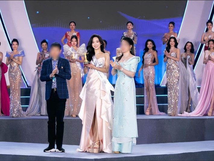 Cô đoạt giải Thí sinh có gương mặt đẹp nhất tại Hoa hậu Sinh viên Việt Nam 2024. Ảnh: FB Vũ Thủy Tiên.