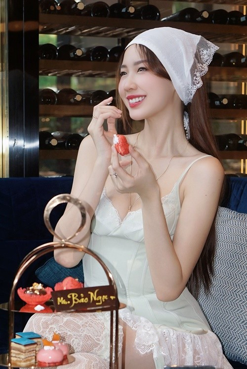 “Hoa hậu cao nhất Vbiz” được nhiều khán giả yêu mến khi không chỉ xinh đẹp mà còn giỏi giang. Ảnh: FB Bảo Ngọc.