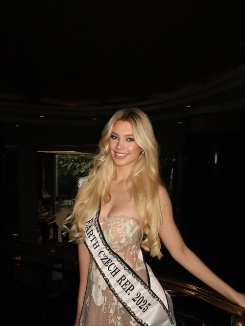 Đại diện Cộng hòa Czech Natalie Puskinova nhận được sự chú ý sau khi giành huy chương vàng phần thi tài năng ở Miss Earth 2025. Ảnh: Instagram Natalie Puskinova.