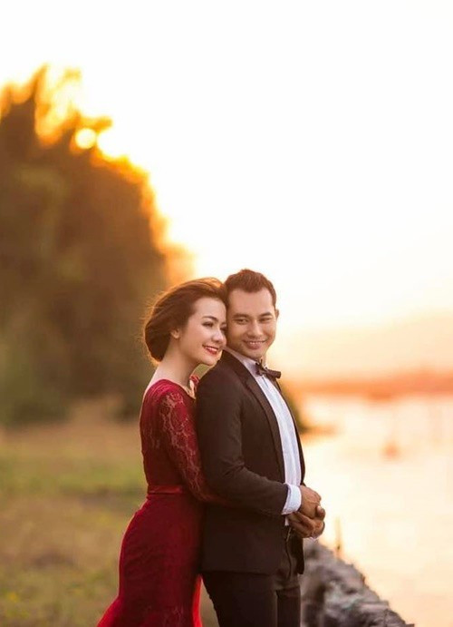 Trên trang cá nhân, chia sẻ lại ảnh cưới, Huỳnh Đông nhắn nhủ Ái Châu: "11 năm bên nhau. Nhân 5 lần lên nhé mẹ Py".