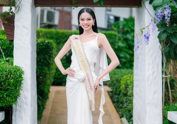 Hà Tâm Như đẹp lộng lẫy, sang trọng với váy trắng. Ảnh: FB Hà Tâm Như.