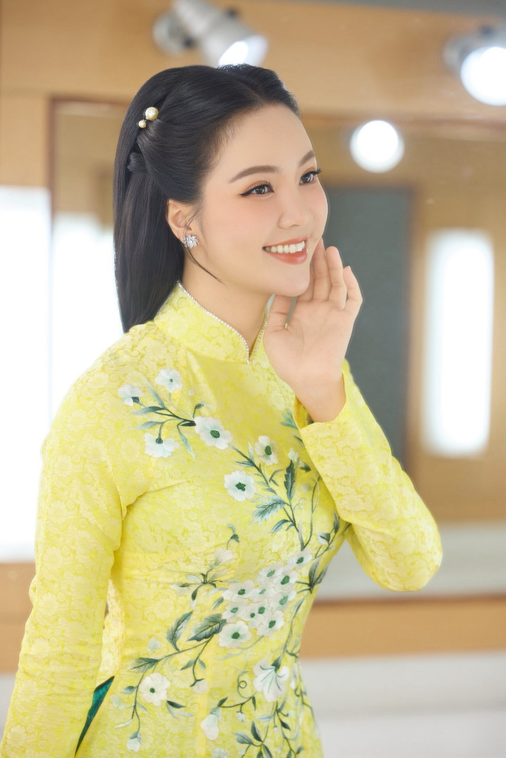 Thụy Vân chia sẻ trên Vietnamnet, người dẫn chương trình cũng giống như nghệ sĩ bởi ngoài kỹ năng dẫn, đài từ tốt, sự hiểu biết về lĩnh vực dẫn cũng cần để ý đến ngoại hình bởi vậy cô chú trọng trang phục dẫn của mình.