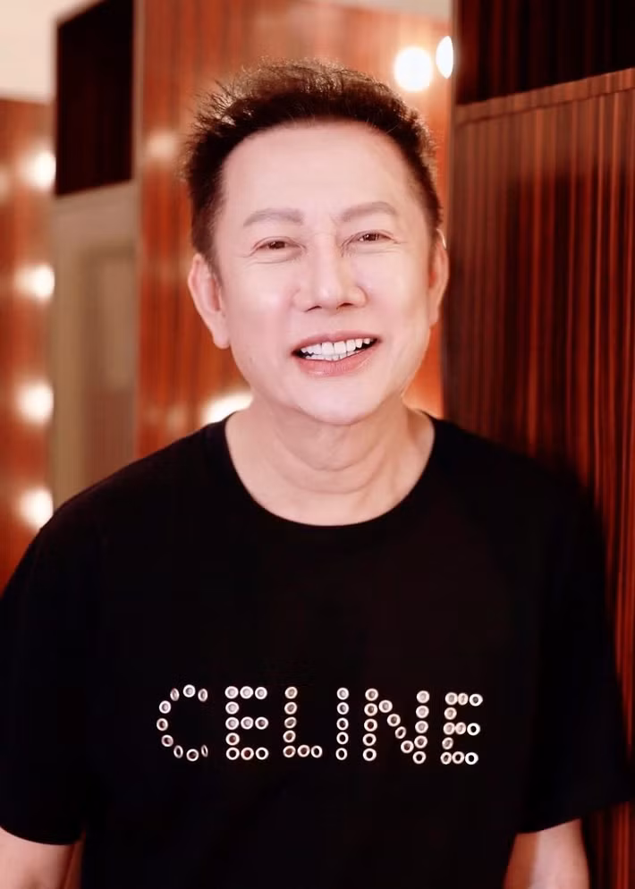 "Nếu chuyện này xảy ra khi Thùy Tiên còn hợp đồng với tổ chức Hoa hậu Hòa bình Quốc tế, chắc chắn tôi sẽ bị liên lụy. Ai cũng có con đường riêng và phải chịu trách nhiệm với hành động của mình”, “ông trùm hoa hậu” chia sẻ thêm. Ảnh: FB Nawat Itsaragrisil.