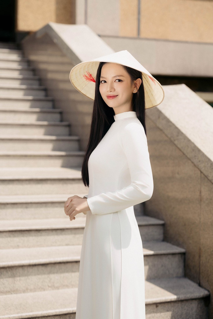 Hạ Anh chia sẻ trên Tiền Phong, ông ngoại cô từng hy sinh ở Quảng Trị. Việc tham gia phim Mưa đỏ là cách cô kết nối với người thân, với quá khứ. Ảnh: FB Lê Hạ Anh.