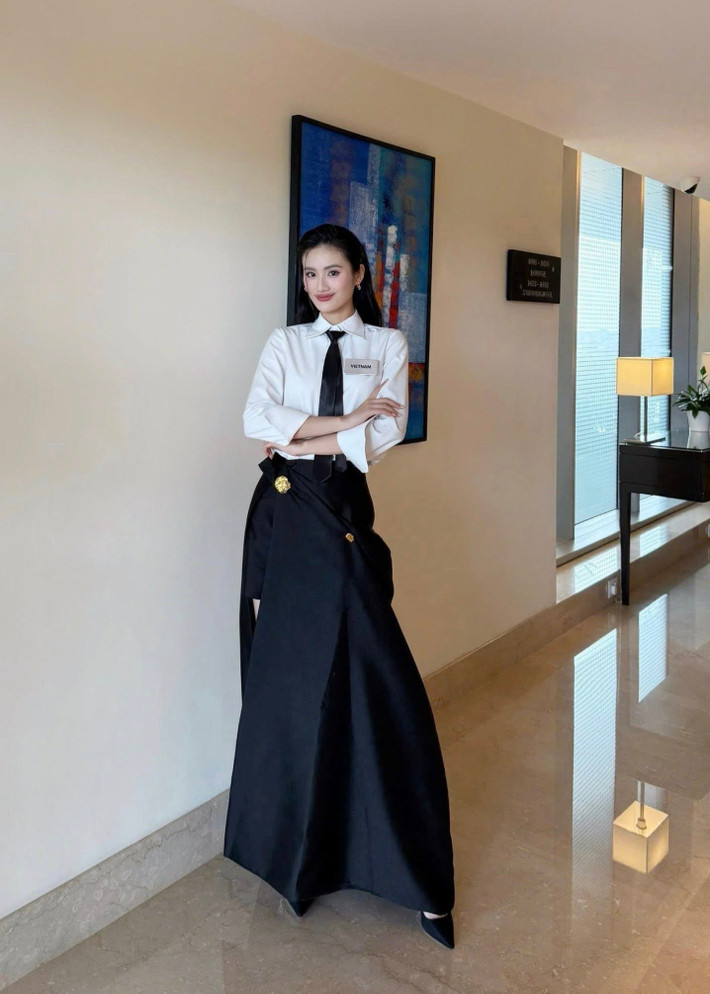 Đêm chung kết Miss World 2025 dự kiến diễn ra vào ngày 31/5. Ban giám khảo sẽ chọn ra Top 40 theo 4 vùng lục địa, sau đó tiếp tục rút gọn xuống Top 20, Top 8 và Top 4. Mỗi vùng lục địa sẽ có một người đẹp chiến thắng, tranh tài cho danh hiệu Hoa hậu và 3 Á hậu. Ảnh: FB Ý Nhi.