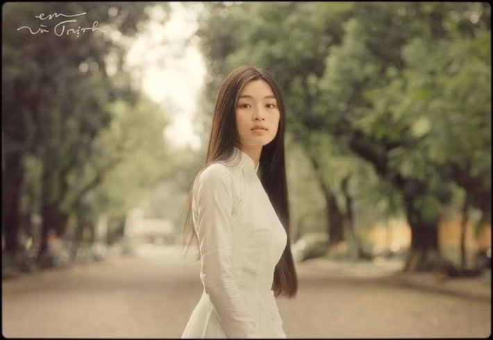 Lan Thy xuất thân là người mẫu ảnh trước khi lấn sân diễn xuất. Cô từng gây chú ý khi tham gia bộ phim Em và Trịnh. Ảnh: VOV.