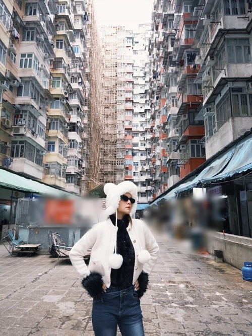 Trở lại Hong Kong để du lịch cùng gia đình, ca sĩ Phạm Quỳnh Anh hé lộ ký ức thanh xuân.